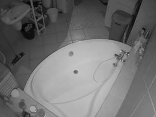 voyeurcam-julmodels-bath-1st-1