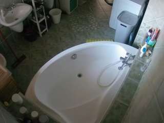 voyeurcam-julmodels-bath-1st-1
