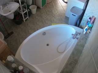 voyeurcam-julmodels-bath-1st-1