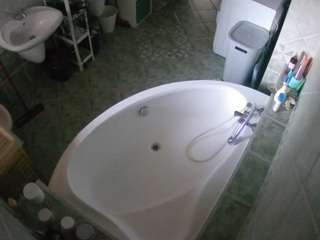 voyeurcam-julmodels-bath-1st-1