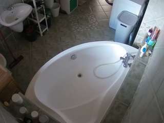 voyeurcam-julmodels-bath-1st-1 webcam