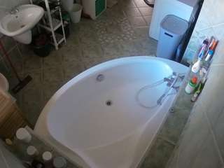 voyeurcam-julmodels-bath-1st-1