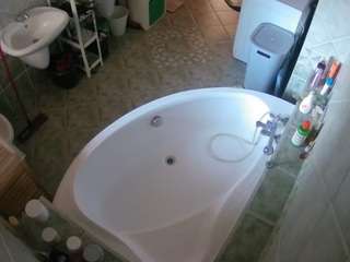 voyeurcam-julmodels-bath-1st-1