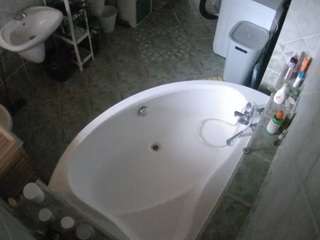 voyeurcam-julmodels-bath-1st-1