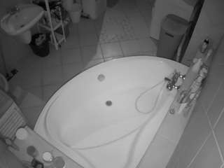 voyeurcam-julmodels-bath-1st-1