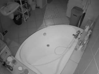 voyeurcam-julmodels-bath-1st-1