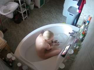 voyeurcam-julmodels-bath-1st-1 webcam