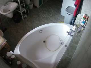 voyeurcam-julmodels-bath-1st-1 webcam