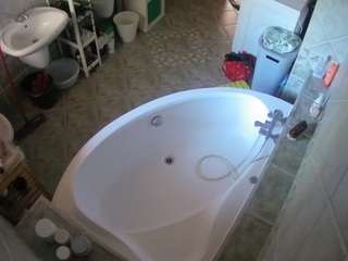 voyeurcam-julmodels-bath-1st-1's CamSoda show and profile
