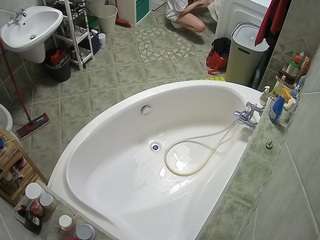 voyeurcam-julmodels-bath-1st-1