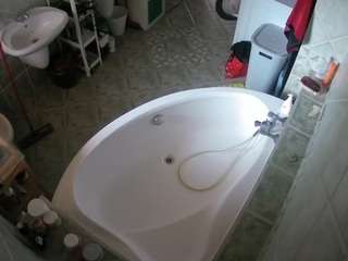 voyeurcam-julmodels-bath-1st-1 webcam