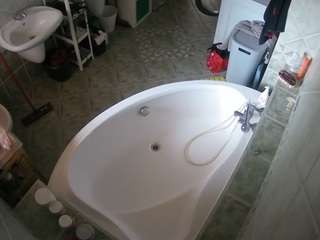 voyeurcam-julmodels-bath-1st-1