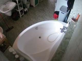 voyeurcam-julmodels-bath-1st-1