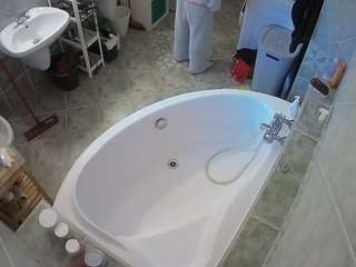 voyeurcam-julmodels-bath-1st-1