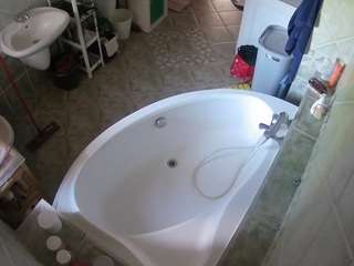 voyeurcam-julmodels-bath-1st-1 webcam