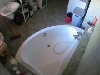 voyeurcam-julmodels-bath-1st-1