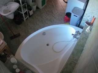 voyeurcam-julmodels-bath-1st-1