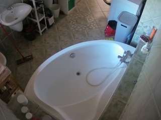 voyeurcam-julmodels-bath-1st-1