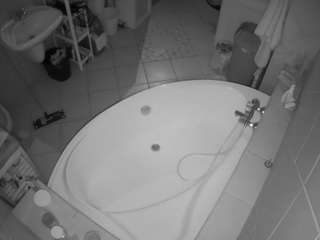 voyeurcam-julmodels-bath-1st-1