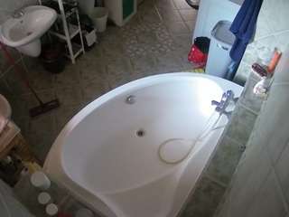 voyeurcam-julmodels-bath-1st-1