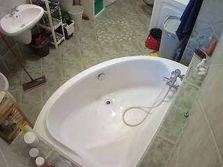 voyeurcam-julmodels-bath-1st-1