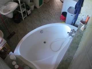 voyeurcam-julmodels-bath-1st-1