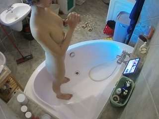 voyeurcam-julmodels-bath-1st-1