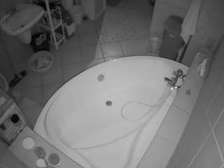 voyeurcam-julmodels-bath-1st-1