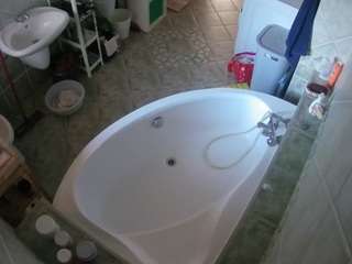 voyeurcam-julmodels-bath-1st-1