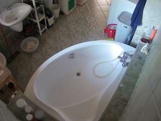 voyeurcam-julmodels-bath-1st-1