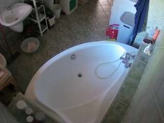 voyeurcam-julmodels-bath-1st-1