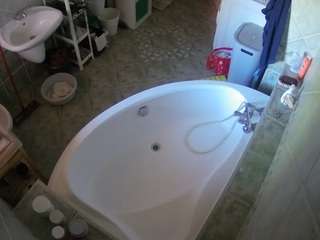 voyeurcam-julmodels-bath-1st-1