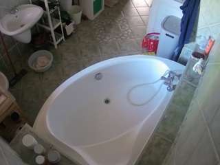voyeurcam-julmodels-bath-1st-1