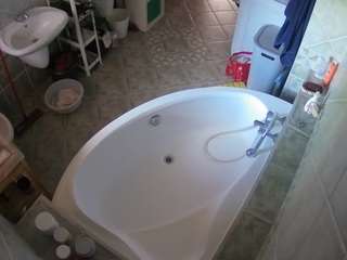 voyeurcam-julmodels-bath-1st-1