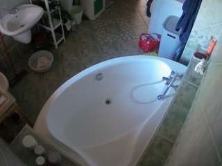 voyeurcam-julmodels-bath-1st-1