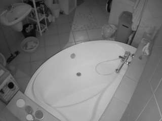 voyeurcam-julmodels-bath-1st-1