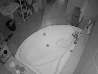 voyeurcam-julmodels-bath-1st-1