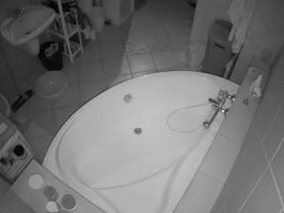 voyeurcam-julmodels-bath-1st-1 webcam