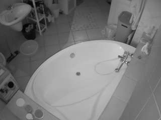 voyeurcam-julmodels-bath-1st-1 webcam