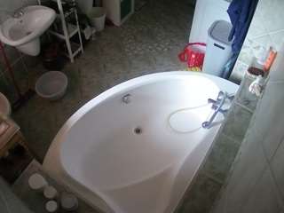 voyeurcam-julmodels-bath-1st-1