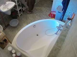 voyeurcam-julmodels-bath-1st-1