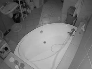 voyeurcam-julmodels-bath-1st-1 webcam