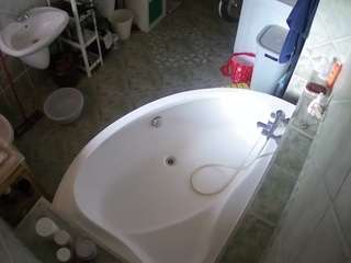 voyeurcam-julmodels-bath-1st-1