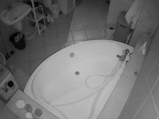 voyeurcam-julmodels-bath-1st-1