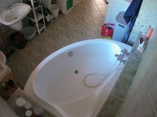 voyeurcam-julmodels-bath-1st-1