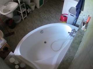 voyeurcam-julmodels-bath-1st-1