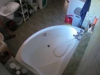 voyeurcam-julmodels-bath-1st-1