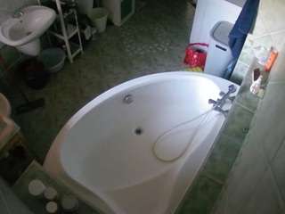 voyeurcam-julmodels-bath-1st-1