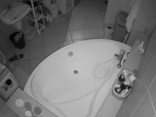 voyeurcam-julmodels-bath-1st-1