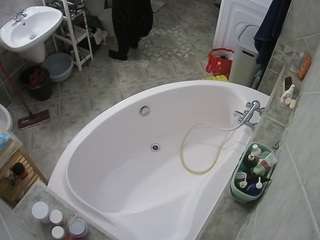 voyeurcam-julmodels-bath-1st-1